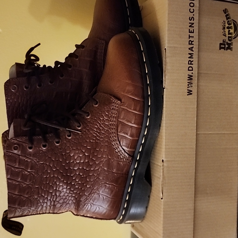 Dr Martens dark brown Pascal Croc